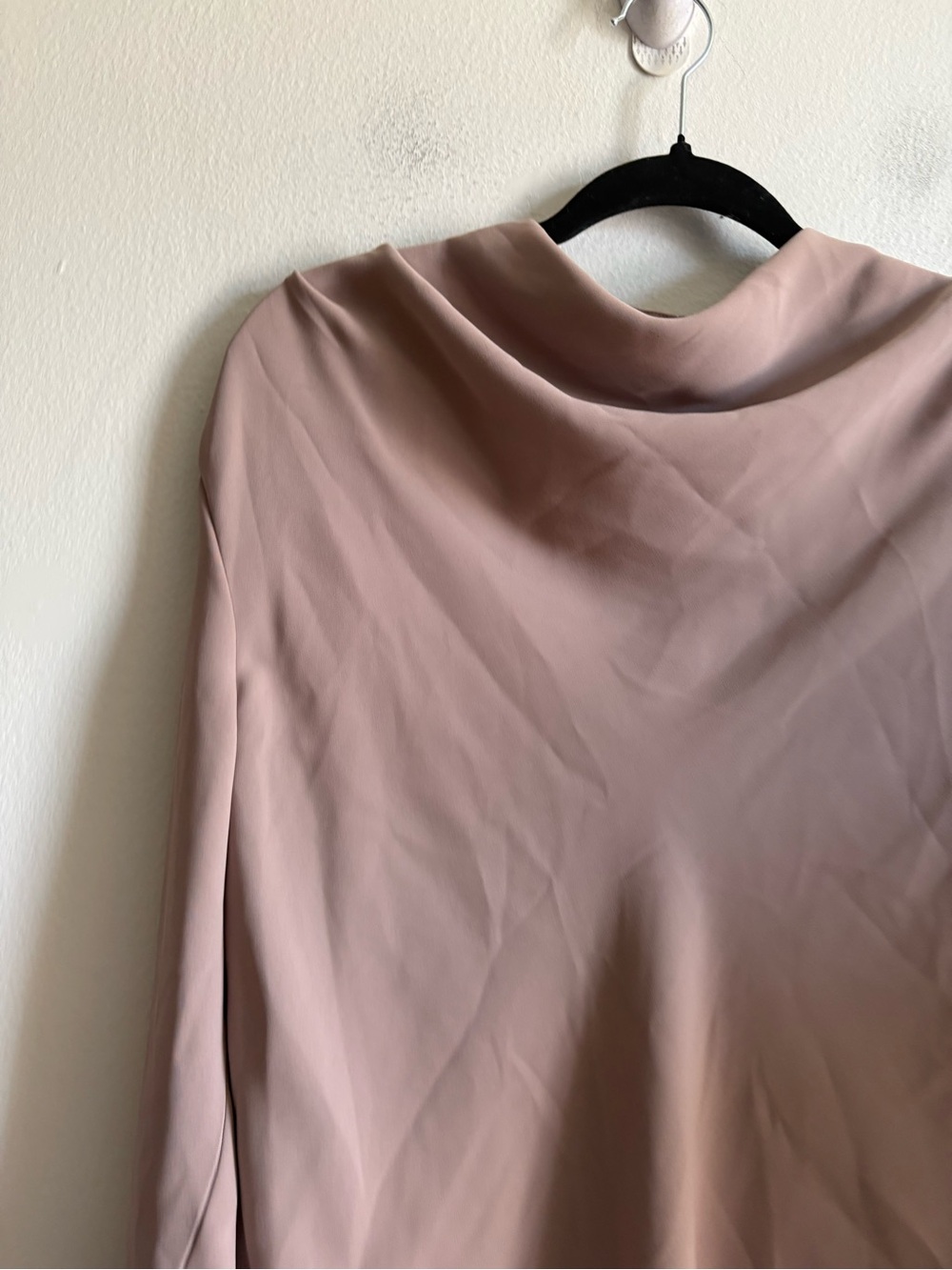 Aritzia Babaton Sz M Carter Tan Drappy Elegant Office Feminine Blouse - Picture 3 of 10